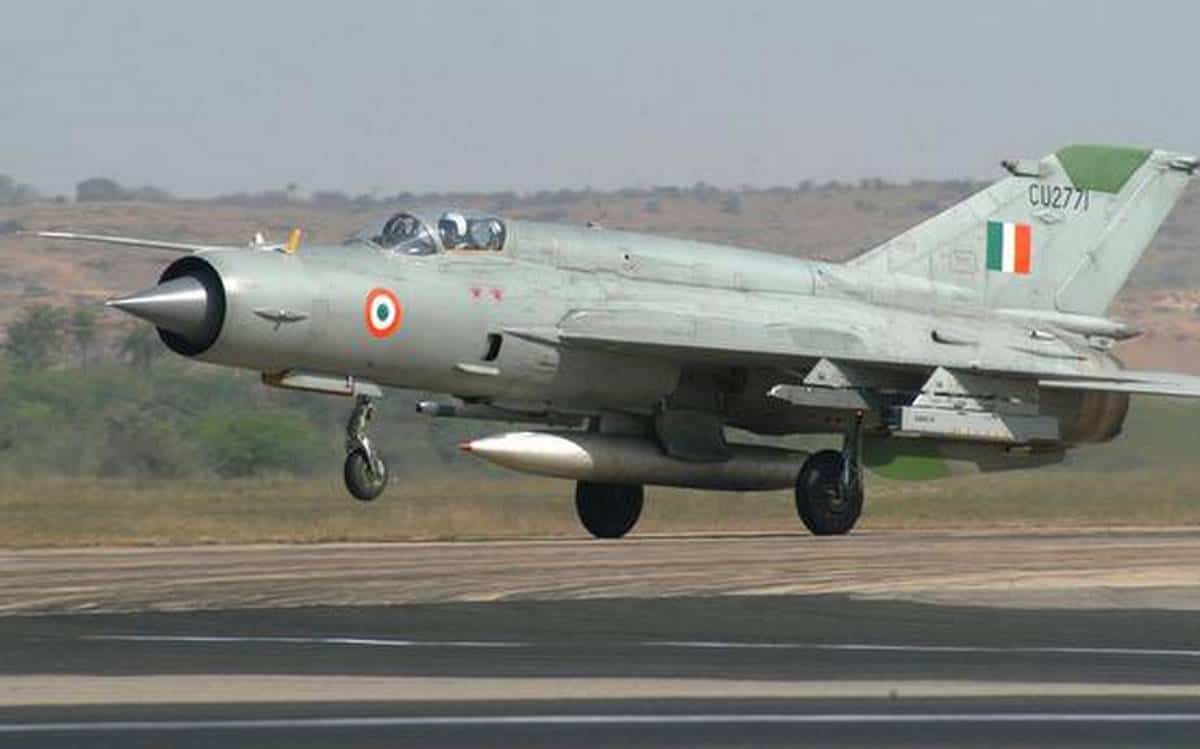 IAF’s MiG-21 plane crashes in Rajasthan’s Jaisalmer - Update News 360 ...