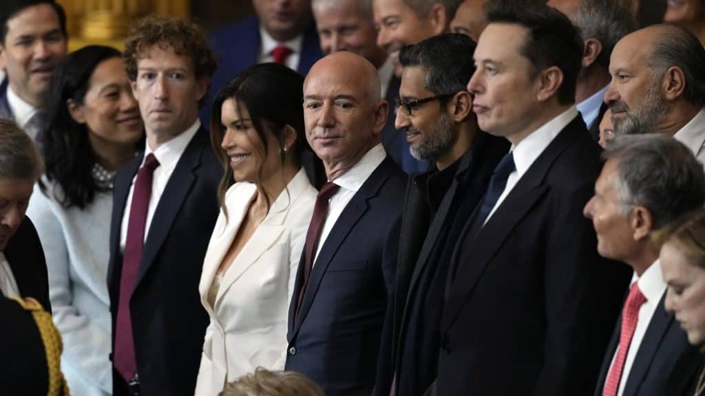 Trump_Inauguration-Event-Mark-zuckerberg-sundar-pichai-jeff-bezos-Elon-musk-in-the-front-row